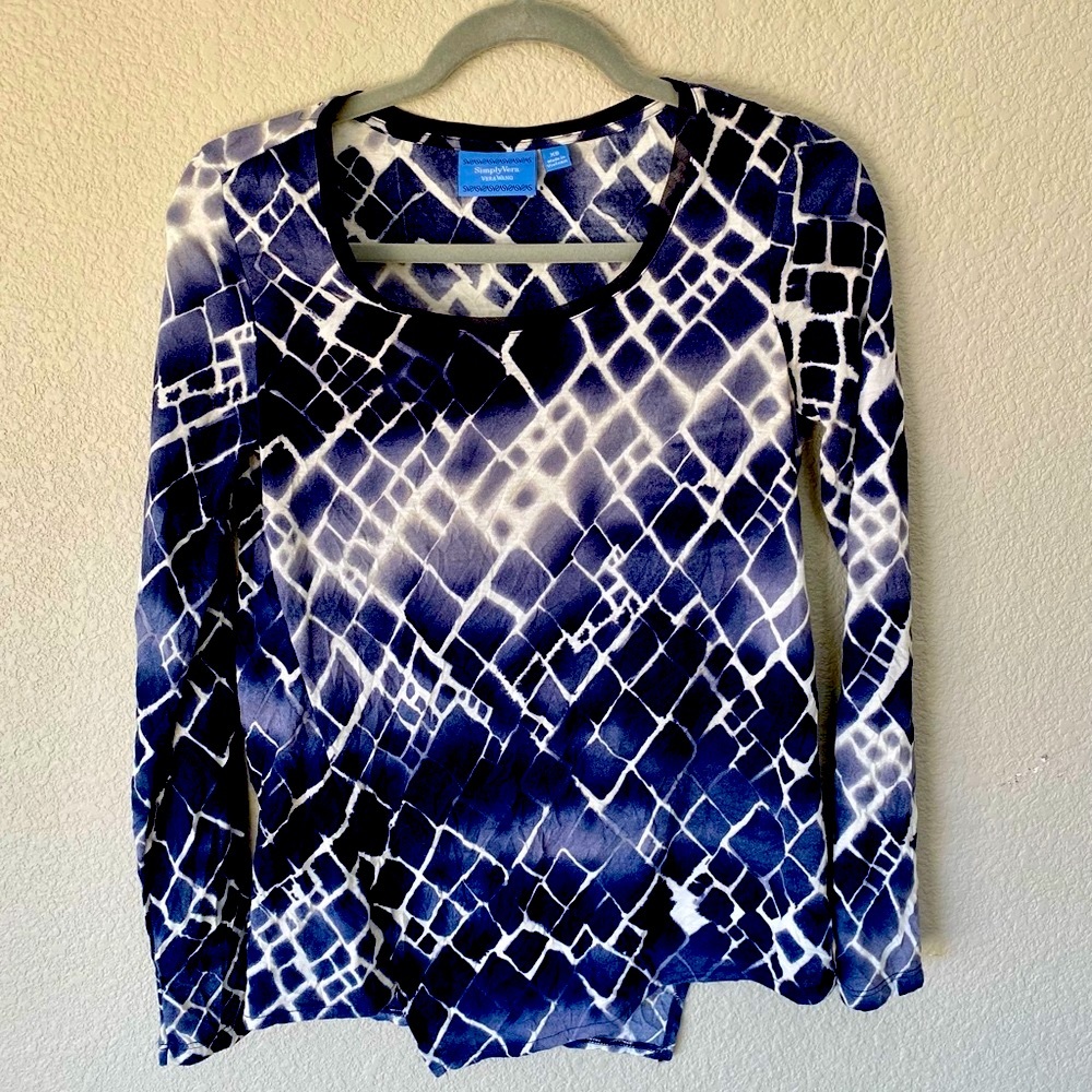 Vera Wang nearly new blouse slight asymmetrical hem in front loose fit.
